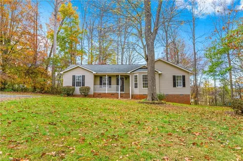 3525 Lamp Light Dr, Randleman, NC 27317