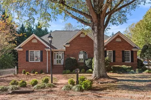 1208 Forest Ridge Ct, Winston Salem, NC 27106