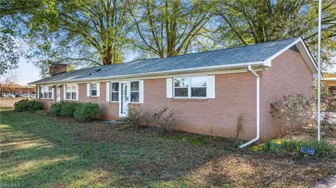 2644 Smithtown Rd, East Bend, NC 27018