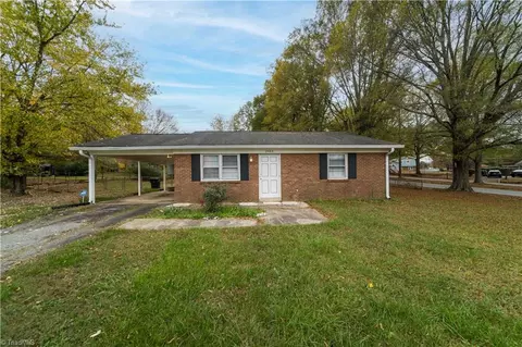 2402 Smithwick Rd, Kernersville, NC 27284