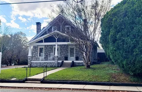 424 Spring St, Mount Airy, NC 27030
