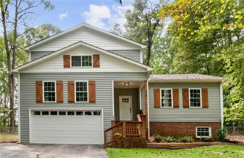 5914 Edgewater Dr, Clemmons, NC 27012