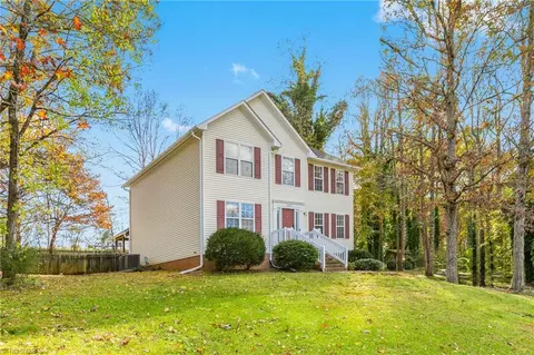 9320 Deer Path Ln, Kernersville, NC 27284