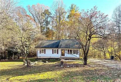 142 Pumpkin Patch Dr, North Wilkesboro, NC 28659