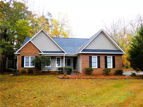2960 Burlwood Dr, Winston Salem, NC 27103