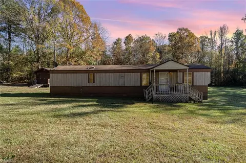 4590 Hinshaw Town Rd, Ramseur, NC 27316