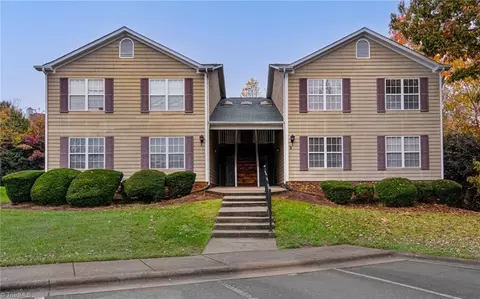 3 Meadowood Glen Way #D, Greensboro, NC 27409