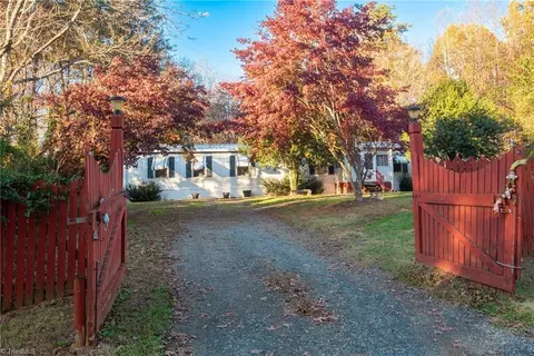 1029 Duncan Rd, Walnut Cove, NC 27052