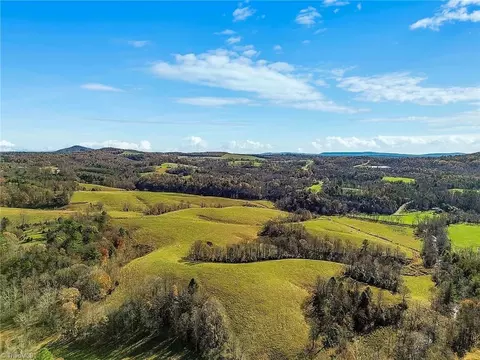 000 Austin Traphill Rd, Traphill, NC 28685