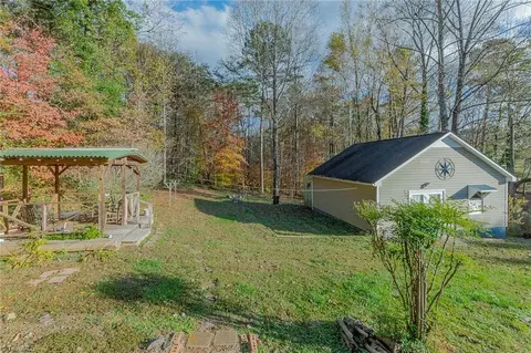 Exterior - 6927 Hampton Rd, Clemmons, NC 27012 photo 5 of 8