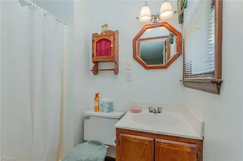 Bath - 6927 Hampton Rd, Clemmons, NC 27012 photo 2 of 2