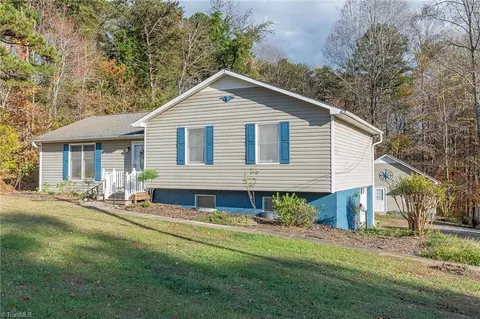 Exterior - 6927 Hampton Rd, Clemmons, NC 27012 photo 3 of 8