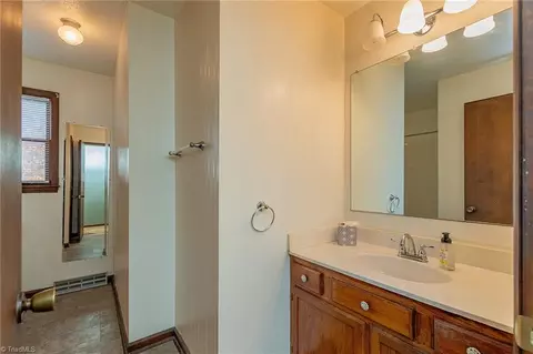 Bath - 6927 Hampton Rd, Clemmons, NC 27012 photo 1 of 2