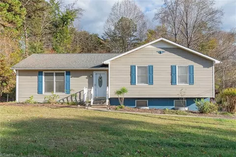 6927 Hampton Rd, Clemmons, NC 27012