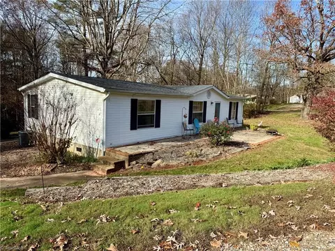 632 Nelson Ln, Millers Creek, NC 28651