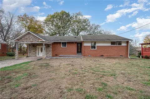 1033 Cloister Dr, Winston Salem, NC 27127