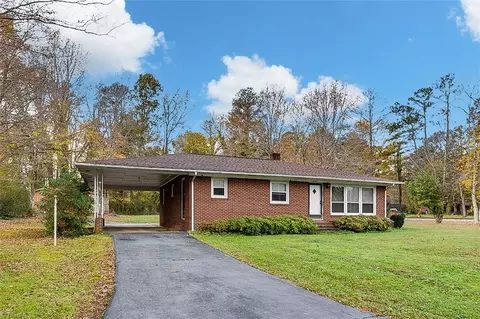 211 Westwood Ave S, Thomasville, NC 27360