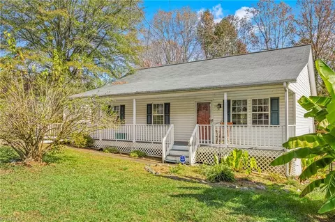 115 Meadow Wood Dr, Thomasville, NC 27360