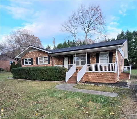 601 Robinhood Rd, Reidsville, NC 27320