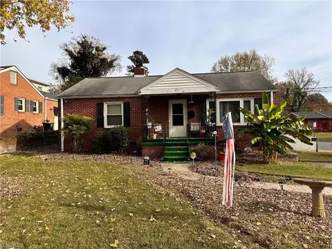 1811 Benbow Rd S, Greensboro, NC 27406
