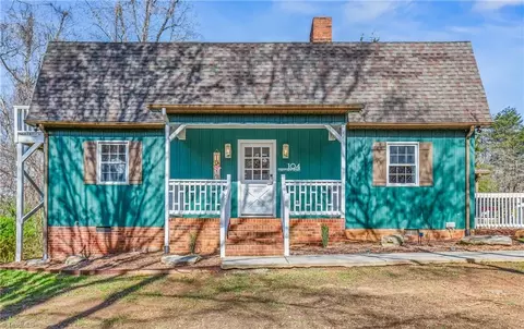 104 Crestview Rd, Danbury, NC 27016
