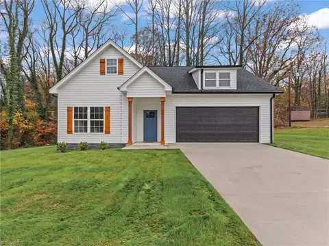 310 Poplar St E, Mount Airy, NC 27030