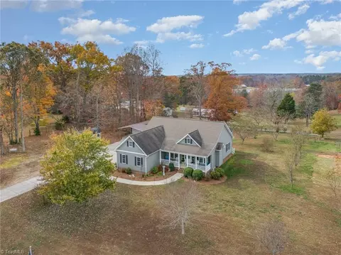 8333 N Us Highway 220 Bus, Randleman, NC 27317