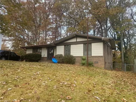 3216 Delmonte Dr, Greensboro, NC 27406
