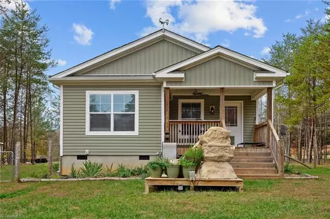 4006 Old 52 Rd N, Pinnacle, NC 27043