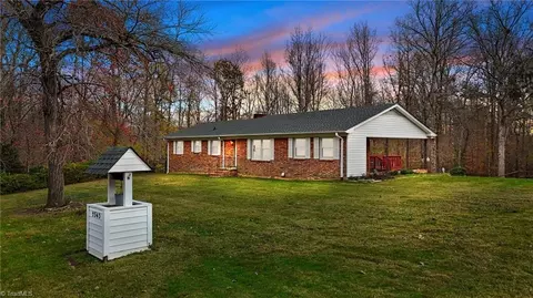 2543 Kivett Dr, Greensboro, NC 27407