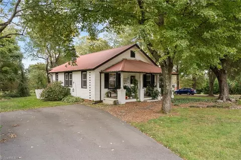 127 Vogler Dr, Winston Salem, NC 27107