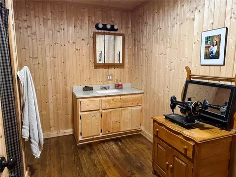 Bath - 105 Dodson St, Pilot Mountain, NC 27041 photo 1 of 7