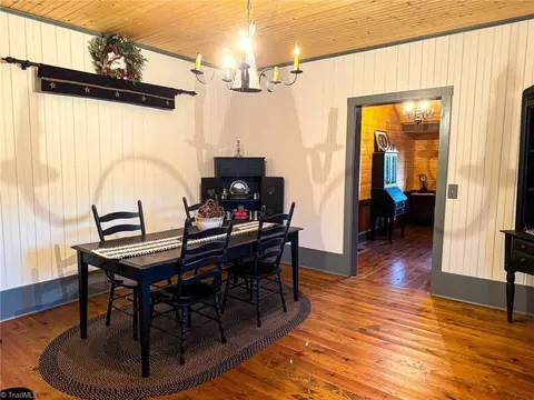 Dining - 105 Dodson St, Pilot Mountain, NC 27041 photo 1 of 1