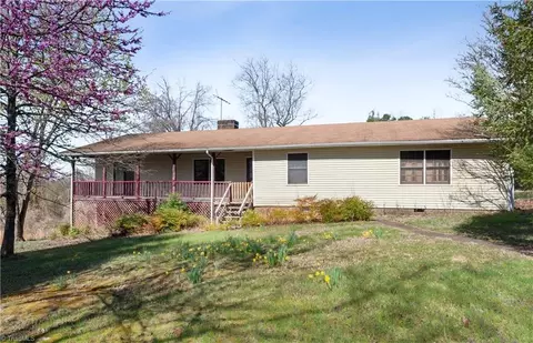 2965 Wards Gap Rd, Mount Airy, NC 27030