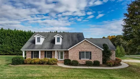 113 Wind Terrace Ct, Lexington, NC 27295