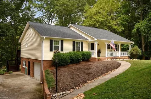 4928 Country Ridge Rd, Clemmons, NC 27012