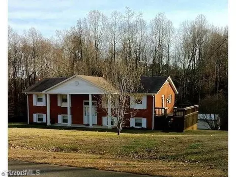 606 Sommerdale Ct, Rural Hall, NC 27045