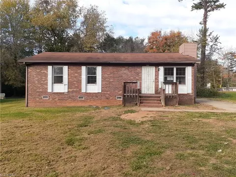 1305 Westhampton Dr, Greensboro, NC 27405