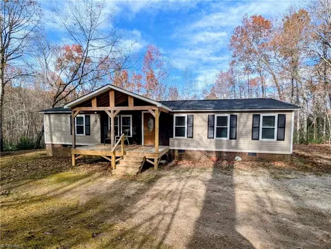 152 Paynetown Rd, Mount Airy, NC 27030 photo 2