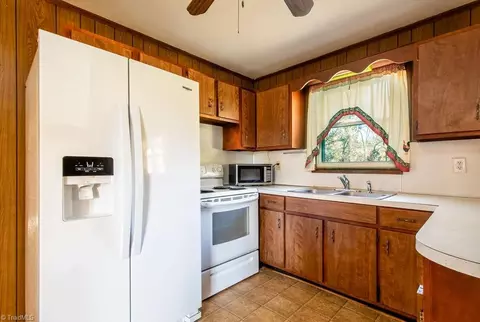 Kitchen - 116 Elaine St, Trinity, NC 27370 photo 2 of 2