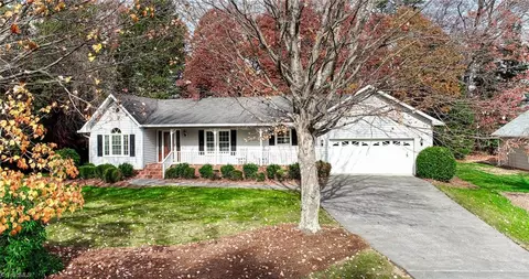 1040 Century Park Ave, Kernersville, NC 27284