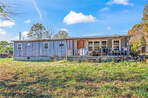 2916 Sanford Dr, Yadkinville, NC 27055