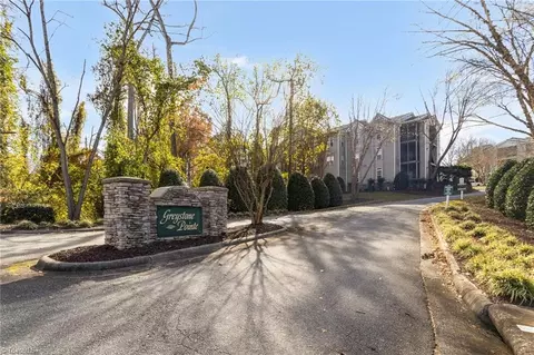 3001 Greystone Pt #L, Greensboro, NC 27410