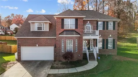 2214 Flora Vista Ct, Greensboro, NC 27406