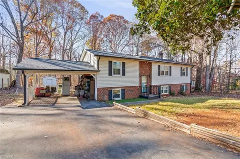 7719 Brisbane Dr, Summerfield, NC 27358