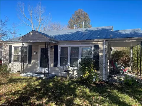 816 Georgia Ave, Thomasville, NC 27360