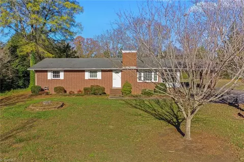 107 Nail Ln, Mocksville, NC 27028