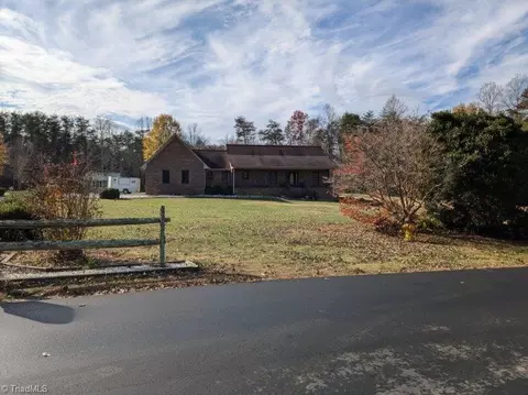 234 Edgar Allan Dr, Stoneville, NC 27048