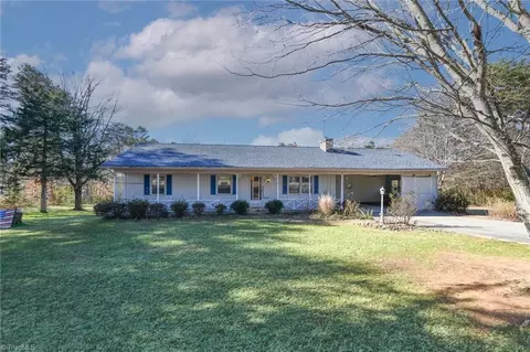 221 Scenic Dr, King, NC 27021