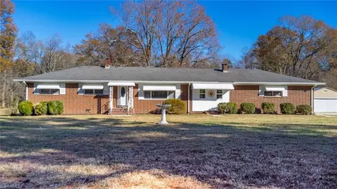 5815 Kings Ct, Pleasant Garden, NC 27313